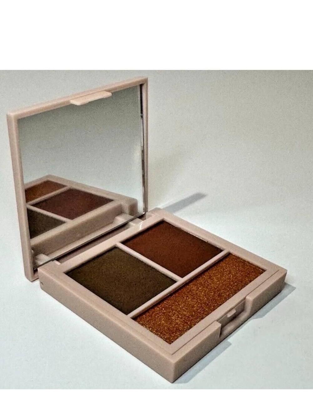 Revolution NEW London Contour Powder Compact in the shade "Deep"
